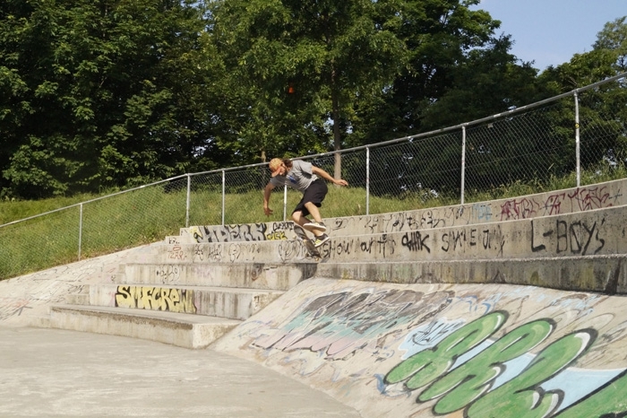 kickflip b/s tailslide 