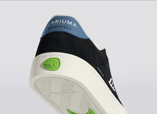 Cariuma Skateschuh&#x20;Naioca&#x20;black&#x20;suede&#x20;ivory&#x20;logo&#x20;blue