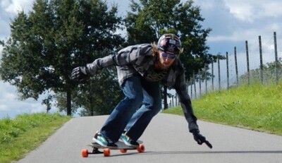 Ben Czepul beim Longboard-Carving.