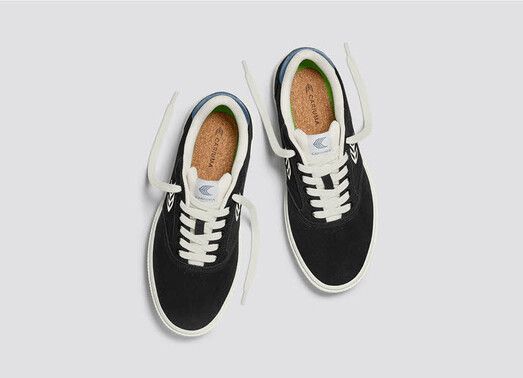 Cariuma Skateschuh&#x20;Naioca&#x20;black&#x20;suede&#x20;ivory&#x20;logo&#x20;blue