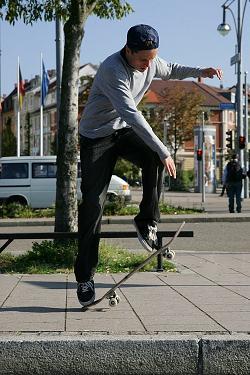 sebi_hartung_dogpiss_crail_004 sebi_hartung_dogpiss_crail_004