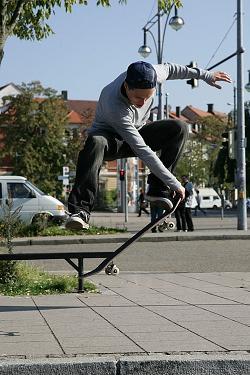 sebi_hartung_dogpiss_crail_006 sebi_hartung_dogpiss_crail_006