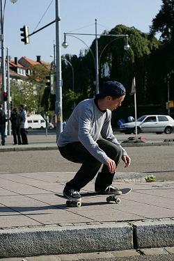 sebi_hartung_dogpiss_crail_010 sebi_hartung_dogpiss_crail_010